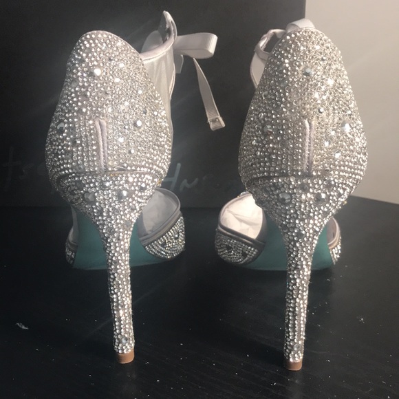 Betsey Johnson, Woman's Size 8.5 Silver Iris Rhinestone Pump - Picture 8 of 10